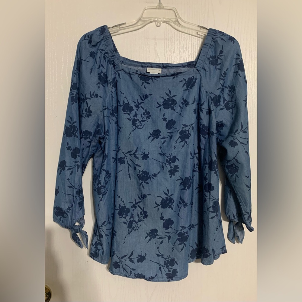 Liz Claiborne Floral Chambray square neck top